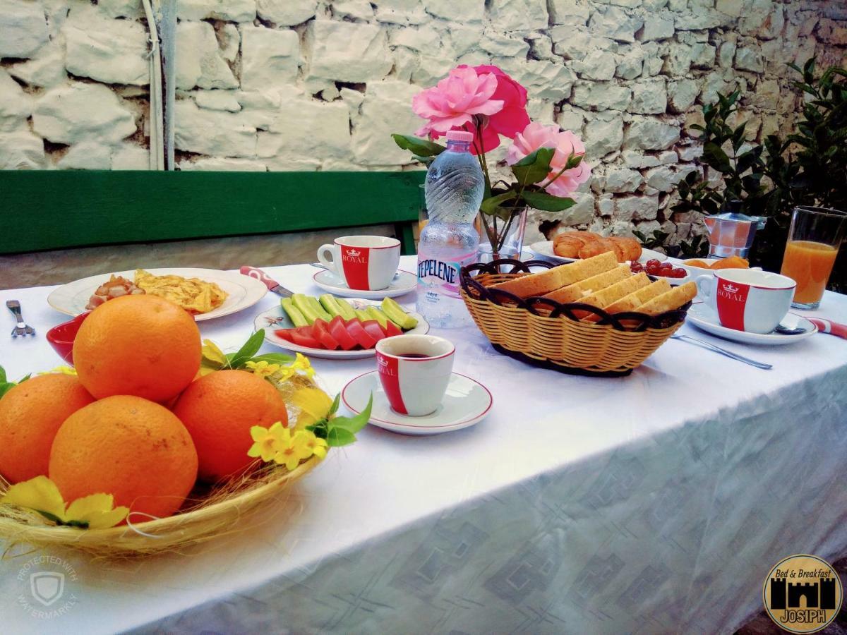 Bed & Breakfast Josiph Berat Exteriör bild