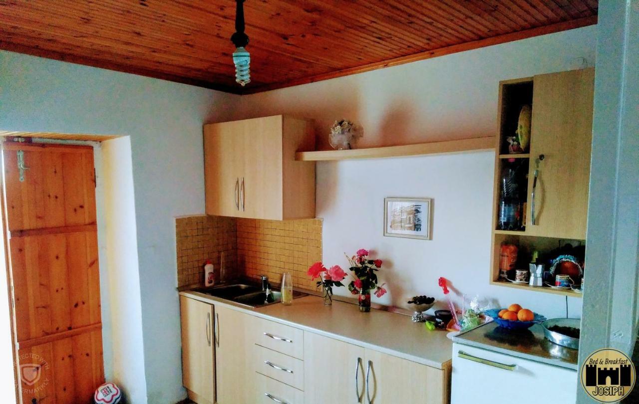 Bed & Breakfast Josiph Berat Exteriör bild