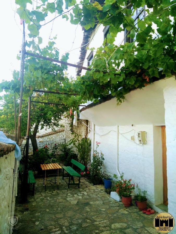 Bed & Breakfast Josiph Berat Exteriör bild